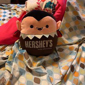 Squishmellow vampire Hershey’s